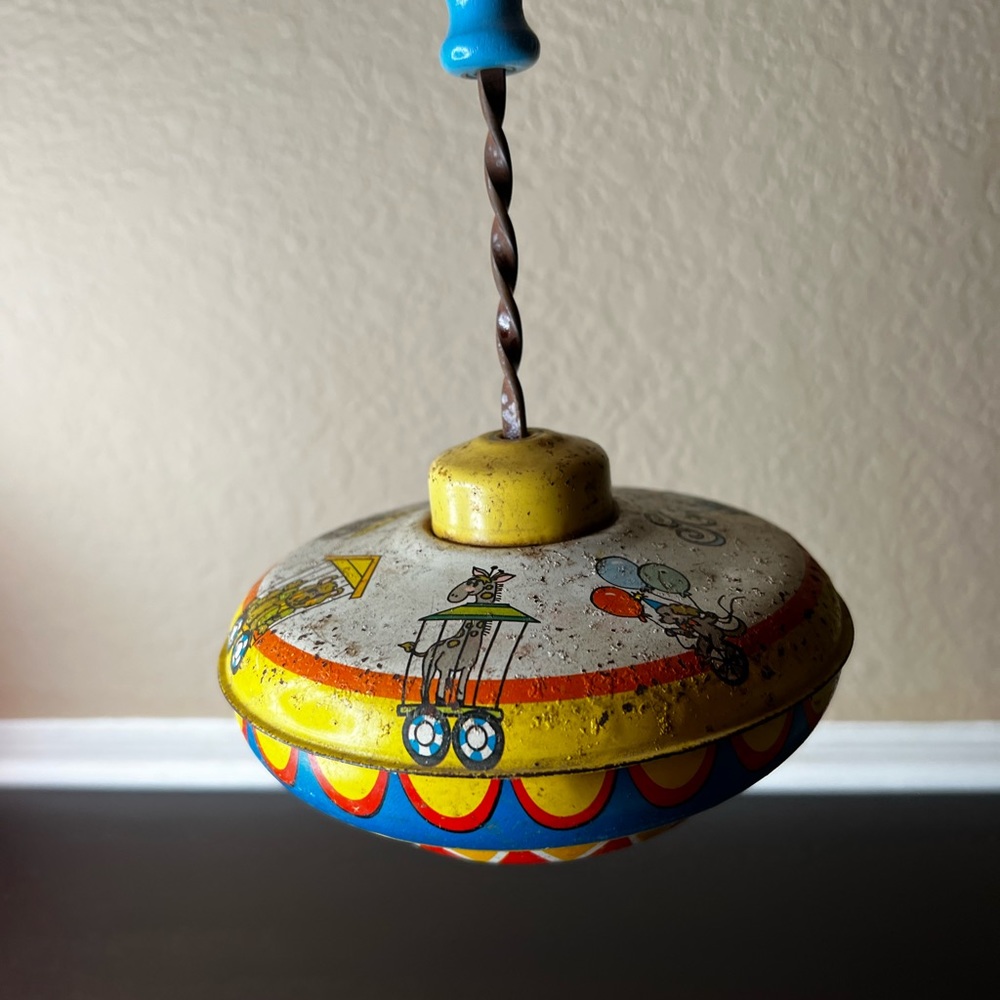 Vintage Tin Litho Spin Top Toy, Lithograph, Circus, Train, 1940s, Vintage Toys - Picture 2 of 8